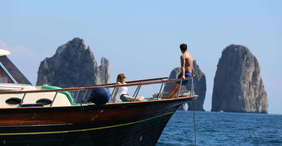 From Amalfi: Li Galli Islands and Capri Full-Day Boat Tour - Entering Capri from Amalfi, the boat way