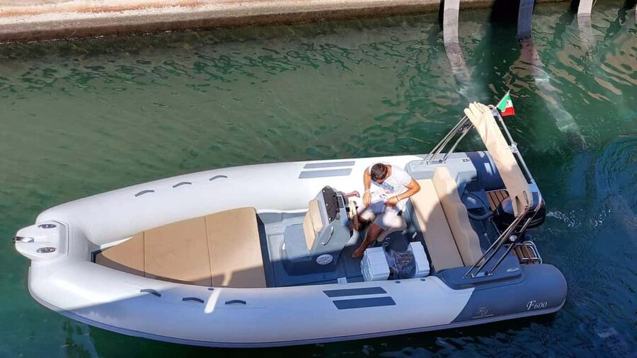 From Arbatax: RIB tour to Cala Mariolu and Cala Goloritzè - The boats: fresh-water showers and real swim access