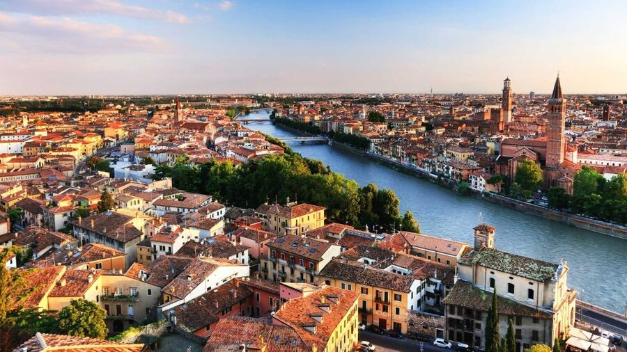 From Bergamo: Verona and Sirmione Full-Day Tour - Roman walls and villa ruins: seeing Sirmione as a former retreat