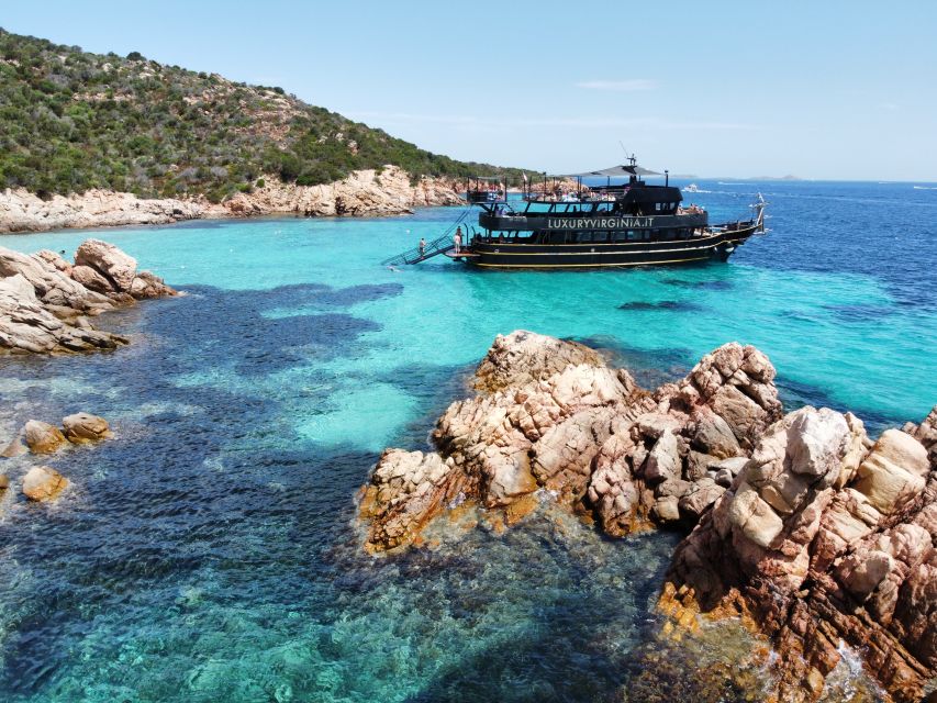 From Cannigione: La Maddalena Archipelago Boat Trip - La Maddalena town stop: shopping and a small historic center