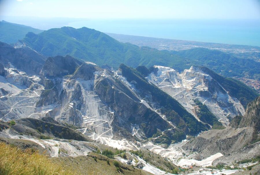 From Carrara: Marble Quarries Jeep Tour with Lardo Tasting - What your guide teaches: extraction then and now