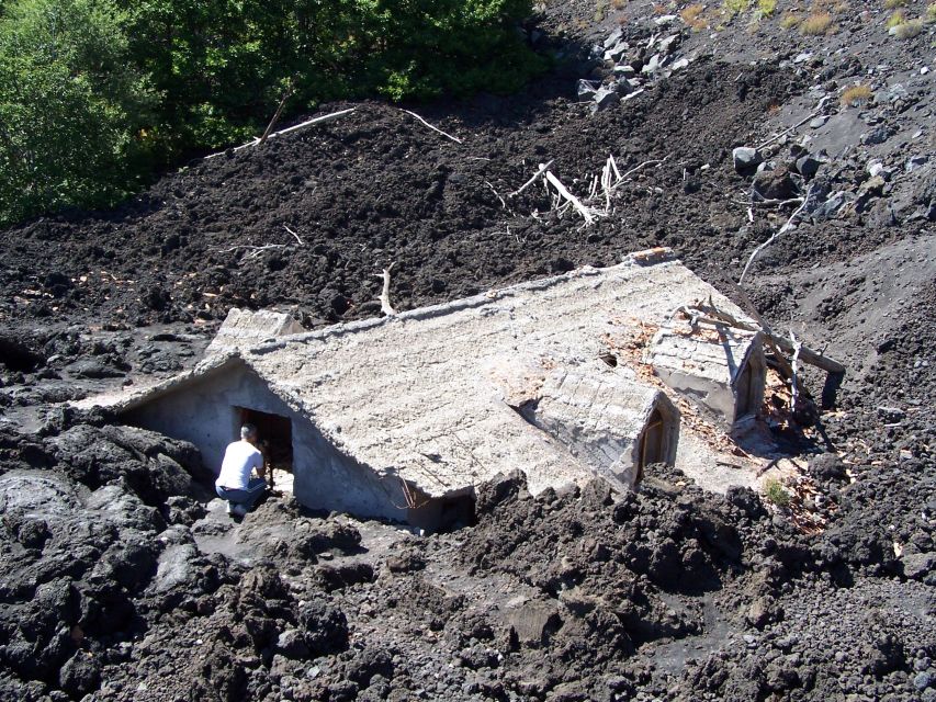 From Catania: Etna tour by Panoramic Bus - From 2,000 to 2,500 meters: crater walks versus extra lifts