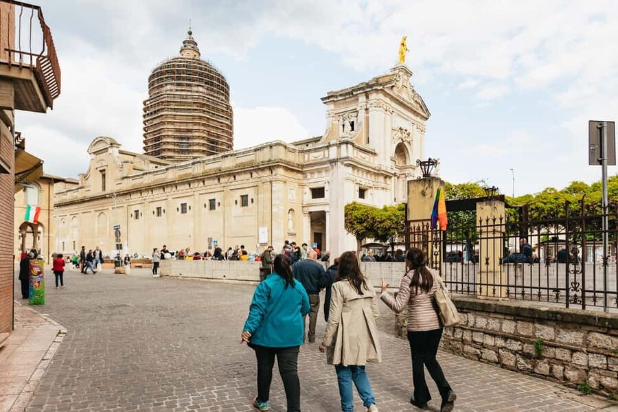 From Florence: Orvieto and Perugia Tour with Church Visits - Coach day from Florence: how this 11.5-hour route really feels