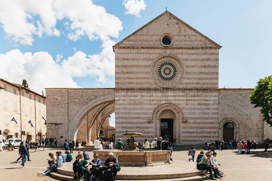 From Florence: Orvieto and Perugia Tour with Church Visits - Chocolate Museum option: how to add it without derailing your day