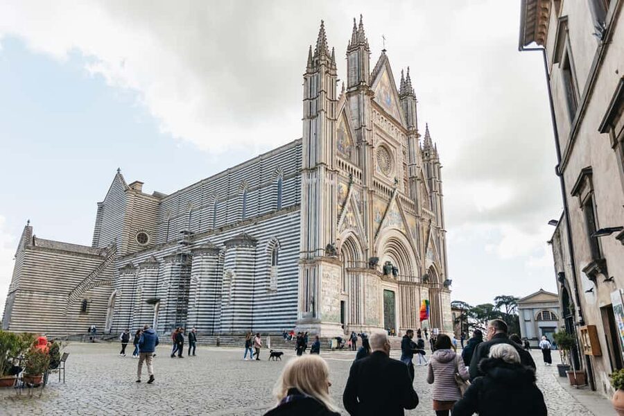 From Florence: Orvieto and Perugia Tour with Church Visits - Assisi with a local guide: stepping into San Francesco