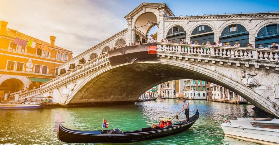 From Lake Garda: Full-Day Guided Group Tour of Venice - The coach drive across Veneto: comfort and the rhythm of the day