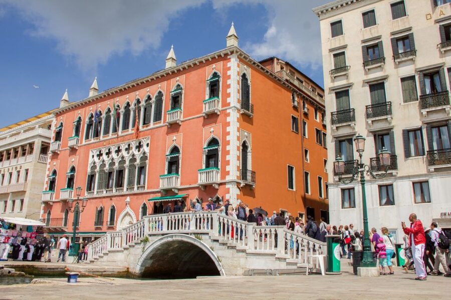 From Milan: Day Trip to Venice with Guided City Tour - Gondola rides and add-ons: where value can get tricky