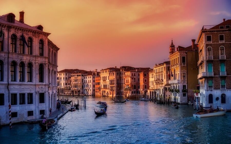 From Milan: Venice and Verona Full-Day Tour by Train - Who should book this tour, and who should skip it
