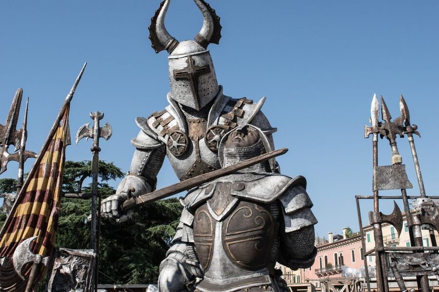 From Milan: Venice and Verona Full-Day Tour by Train - Crossing over to Venice, handling the travel rhythm