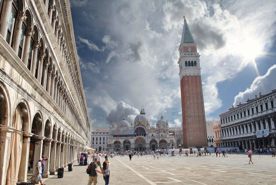 From Milan: Venice and Verona Full-Day Tour by Train - Venice highlights on foot, St Mark’s Square and the Bridge of Sighs