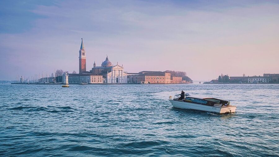 From Milan: Venice and Verona Full-Day Tour by Train - Bilingual guides, what that really changes for your day
