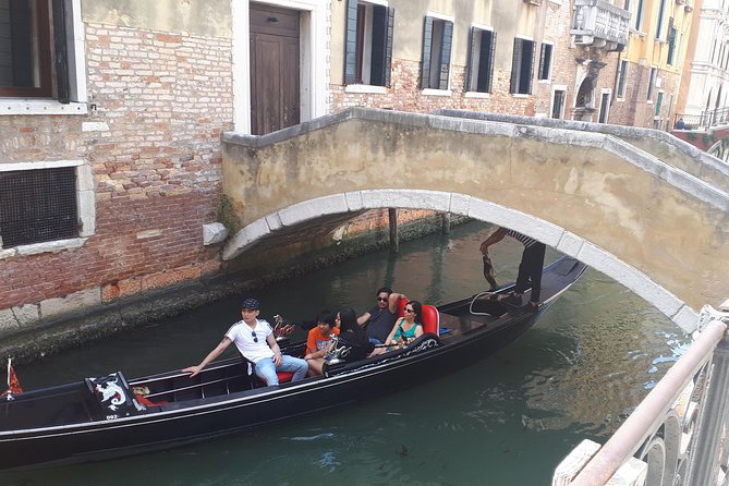 From Milan: Venice Full-Day Guided Tour With Boat Ride - Lunch free time and the optional gondola ride