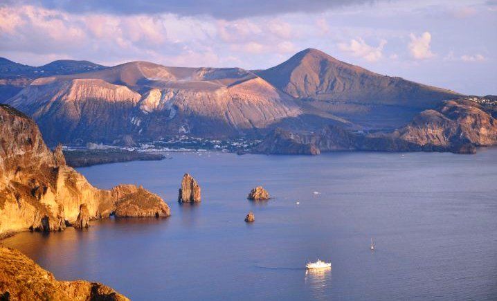 From Milazzo: Lipari and Vulcano Day Trip - A 9-hour Lipari and Vulcano mini-cruise, with the right pace