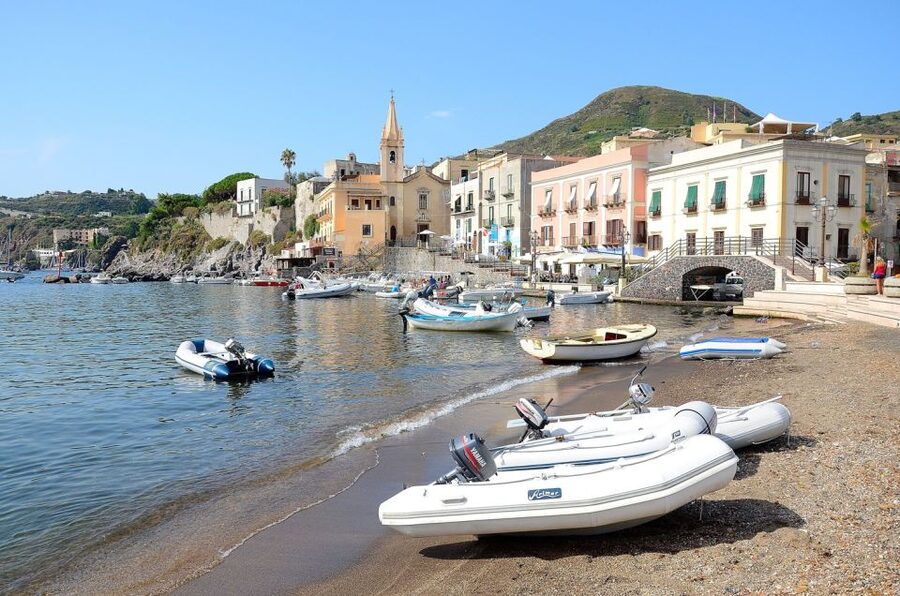 From Milazzo: Lipari and Vulcano Day Trip - Lipari port and Marina Corta: how to spend your 2.5 hours well