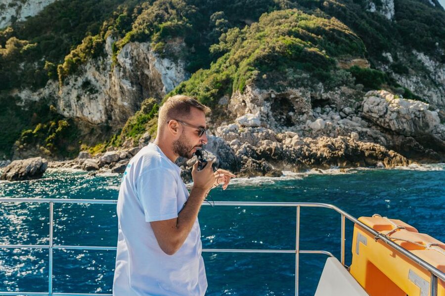 From Naples: Gulf of Naples & Capri Sightseeing Boat Tour - The boat cruise highlights: caves, arches, and Faraglioni scenery