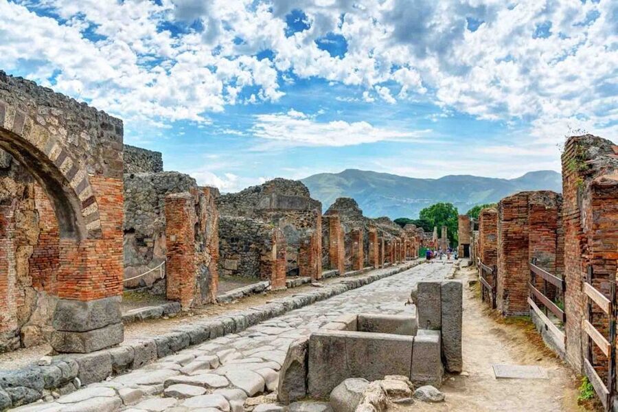 From Naples: Pompeii & Amalfi Coast Full-Day Trip - Naples Pickup: Get on the Bus Smoothly
