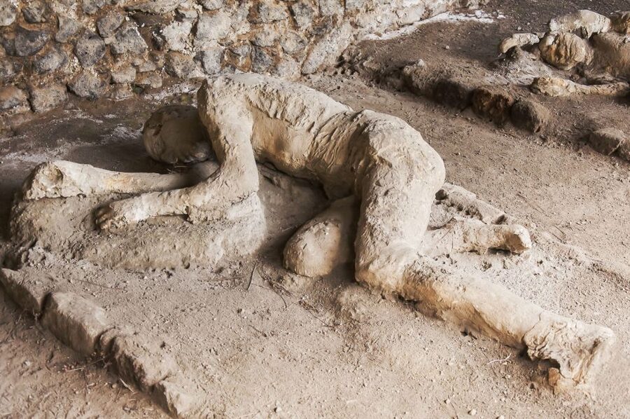 From Naples: Pompeii & Amalfi Coast Full-Day Trip with Lunch - Inside the ruins: the guided route and what it guarantees