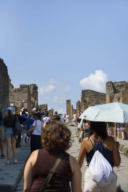 From Naples: Pompeii and Vesuvius Guided Day Trip with Lunch - Lunch near Vesuvius: a real break, not a rushed stop