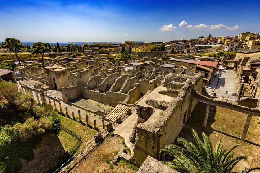 From Naples: Pompeii, Herculaneum, & Vesuvius Full-Day Tour - Herculaneum Excavations: Ash-Preserved Rooms, Décor, and Daily Life