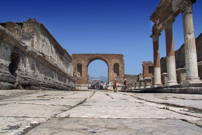 From Naples: Skip the Line Pompeii Guided Tour – Small Group - Transport comfort and group size: the good and the wobbly parts