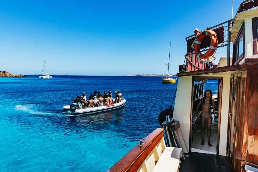 From Palau/La Maddal: Boat Tour of La Maddalena Archipelago - What the crew does well, and why it changes the day