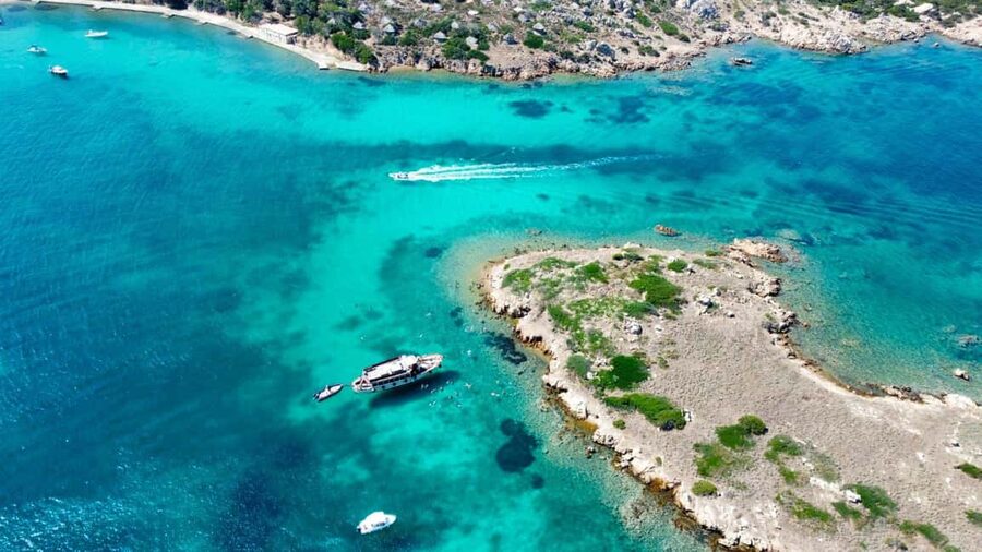 From Palau/La Maddal: Boat Tour of La Maddalena Archipelago - What to bring so you do not spend the day annoyed