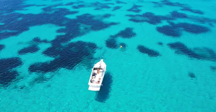 From Palau/La Maddalena: All inclusive Yacht Tour - Lunch, Drinks, and the Food Setup (A Day Where You Won’t Go Hungry)