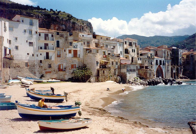 From Palermo: Monreale and Cefalù Half-Day Trip - Cefalù Duomo, Porta Terra, and Osterio Magno: Town Sights Worth Your Feet