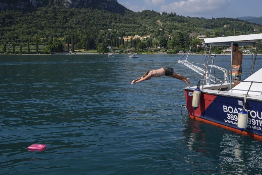 From Peschiera: Garda East Coast Cruise to Sirmione - Docking in Sirmione: how to use your 1 to 1.5 hours wisely