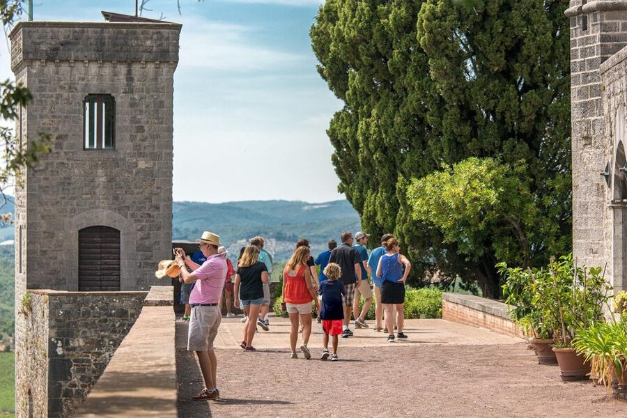 From Rome: Bagnoregio & Orvieto Day Trip with Wines & Lunch - Farmhouse lunch and a 5-wine tasting that actually feels like part of the trip