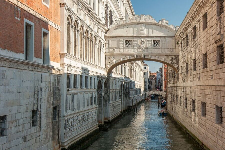 From Rome: Day Trip to Venice by High-Speed Train - Getting started: Via Marsala and the 7:00 AM meeting