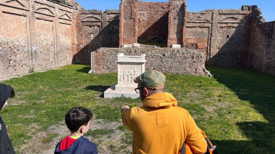 From Rome: Pompeii and Naples Day Trip by High-Speed Train - Pompeii pizza lunch: the real Neapolitan stop, not an afterthought