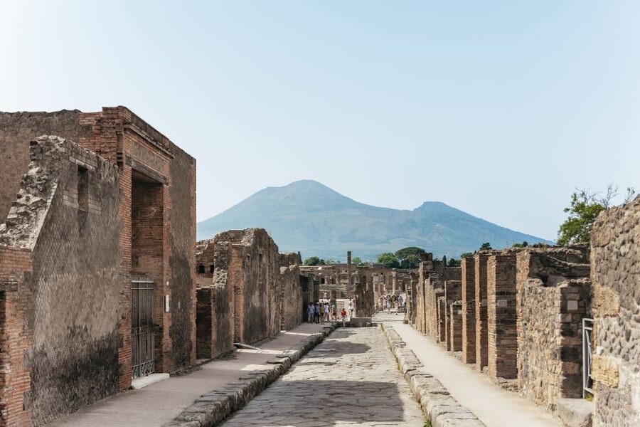 From Rome: Pompeii Day Trip with Optional Vesuvius and Lunch - Add the Bay of Naples lunch: what you get and why it helps