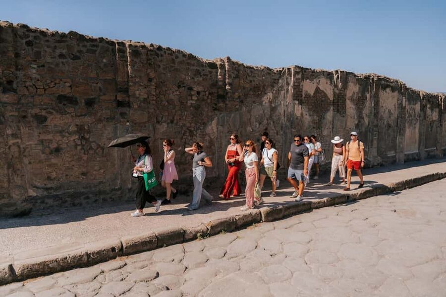 From Rome: Pompeii with Expert Guide & Amalfi Coast Day Trip - Pompeii With an Archaeologist: What Makes It Click