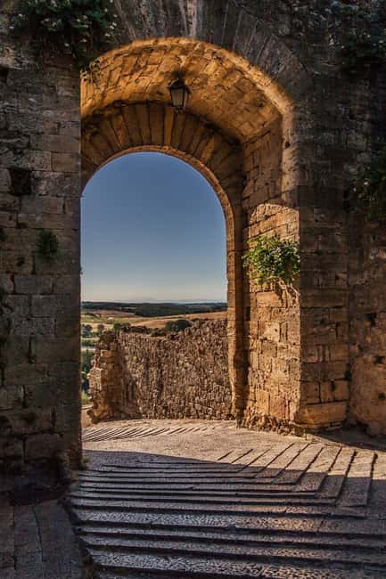 From Siena: Chianti and Castles Tour with Wine Tastings - Winery stop one: Chianti tasting with dry snacks and classic aromas