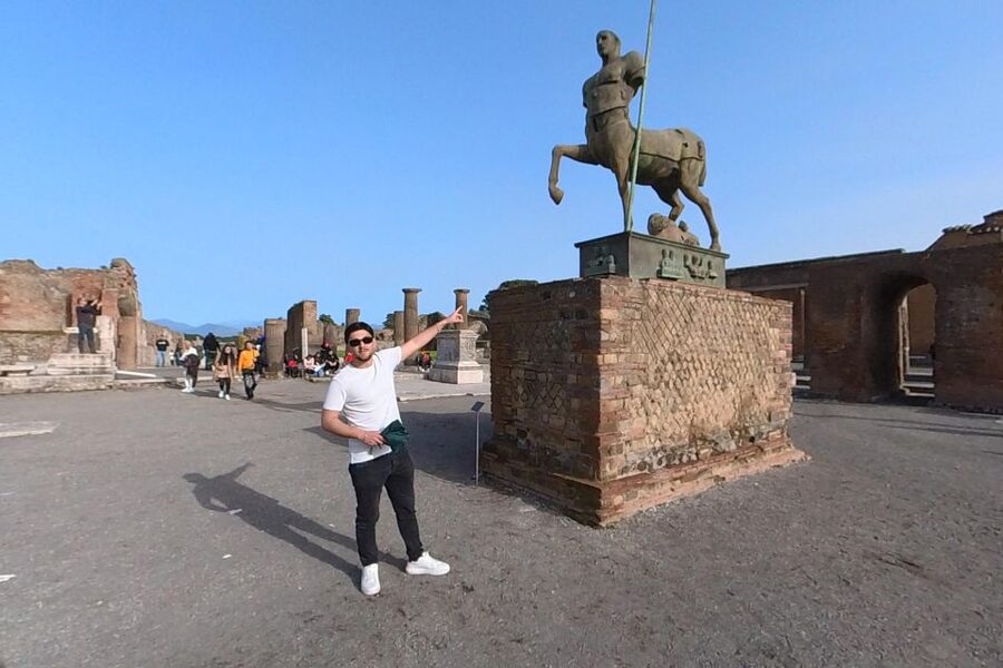 From Sorrento: Pompeii and Vesuvius Guided Tour with Lunch - Climbing Mount Vesuvius: the crater, the wind, and the views