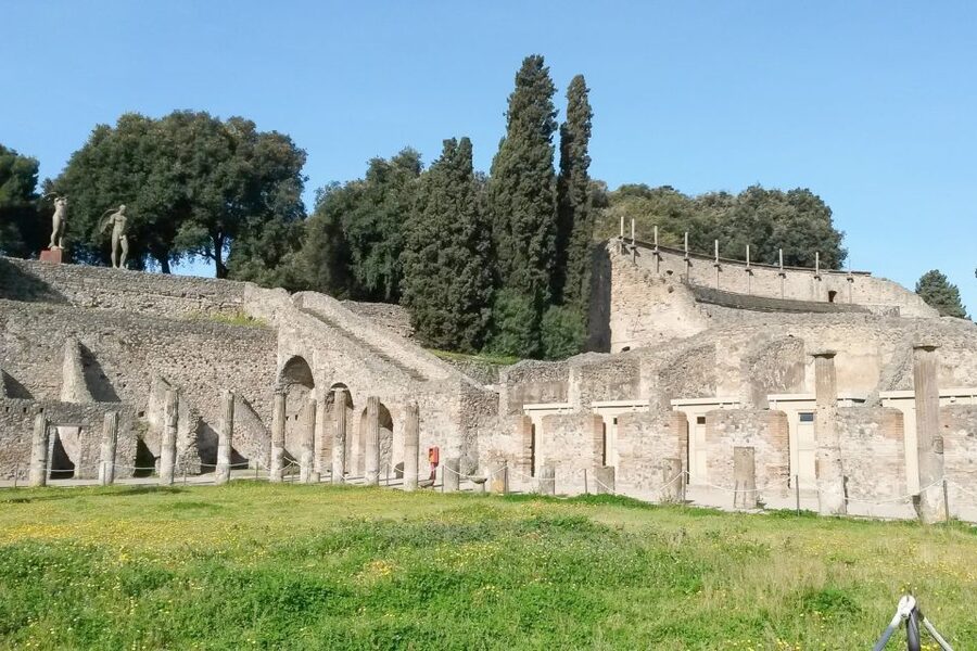 From Sorrento: Pompeii and Vesuvius Tour - The Bus Ride to Mount Vesuvius: Timing, Heat, and Bay of Naples Setup