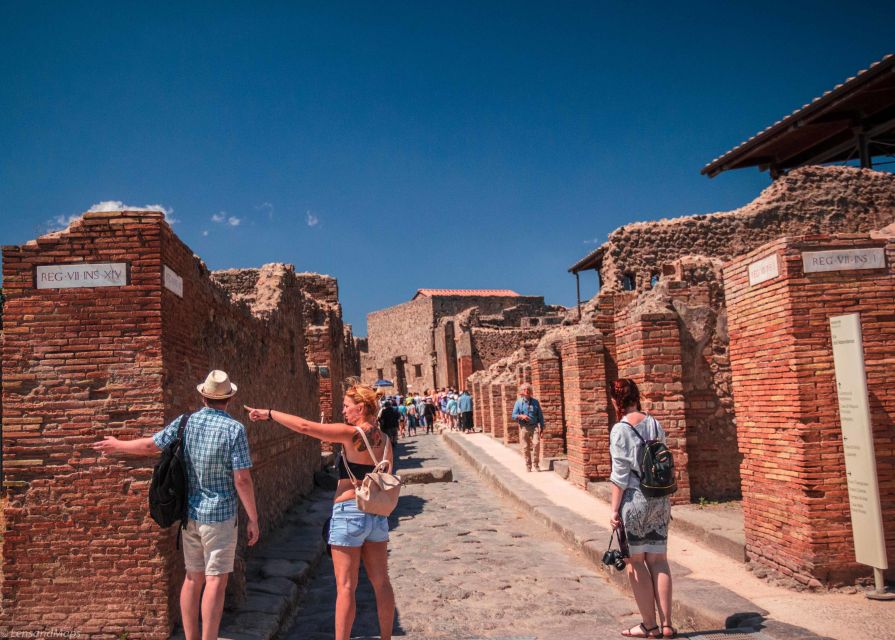 From Sorrento: Pompeii Ruins All-inclusive Guided Tour - Termopolia and the Bakery Display With Cooking Utensils