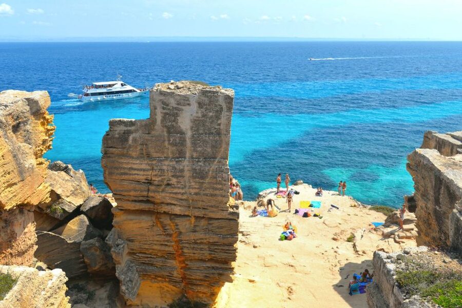 From Trapani: Cruise to Favignana and Levanzo with lunch - Trapani to the Egadi: why this mini-cruise is a smart use of a day