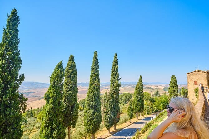Full Day Tour to Val d'Orcia and Gladiator's Fields with Wines - Madonna di Vitaleta and the Gladiator Visual Spot: Postcard Photos With Story