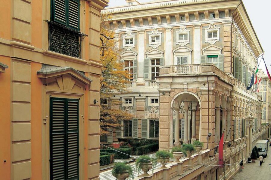 Genoa: 2-Hour Guided Walking Tour of the Historical Center - San Lorenzo Cathedral: gothic architecture plus Genoa’s big stories