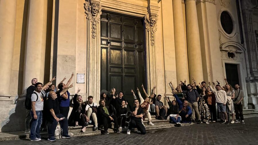 Ghosts, Legends & Mysteries of Rome Tip-Based Walking Tour - Castel SantAngelo to the first dark turns: what those quick stops do
