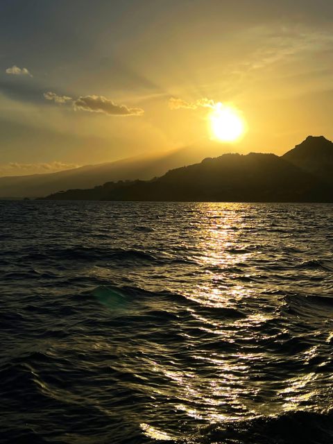 Giardini Naxos Taormina: Dolphin Watching Sunset Tour - Sicilian food and Italian Prosecco onboard: what you really get