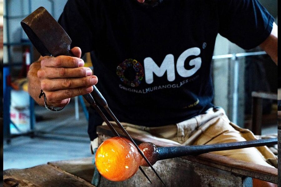 Glass Blowing Show Visit Murano Glass Factory & Showroom OMG - The glass horse and vase moments: the show’s real rhythm