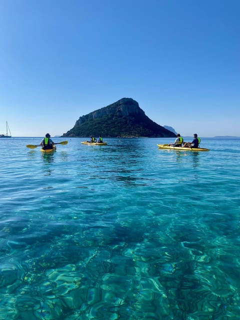 Golfo Aranci: Small group Kayak tour with Aperitif &dolphins - Getting started at Spiaggia dei Baracconi (and how the briefing helps)