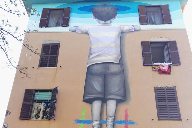 Graffiti art tour in Rome - Why the private format and air-conditioned van matter