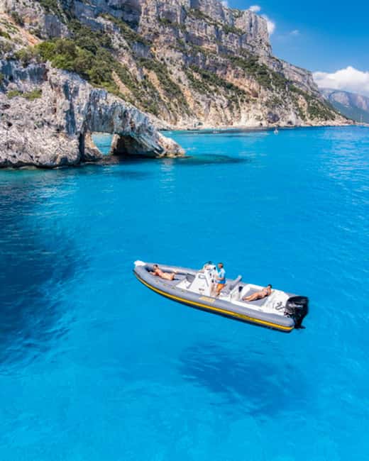 Guided cruise to Cala Goloritzè, Cala Mariolu, Cala Gabbiani, and Biriala - First taste of the coast: short photo pauses and sea-access caves