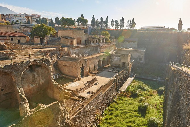 Guided Day Tour of Pompeii and Herculaneum with Light Lunch - Getting there and finding your bus without stress