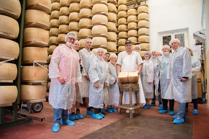 Guided group tour TastyBus: Parmesan Cheese and Parma Ham - Key highlights at a glance