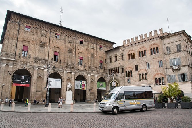 Guided group tour TastyBus: Parmesan Cheese and Parma Ham - Prosciutto di Parma PDO: understanding curing, then tasting sweetness